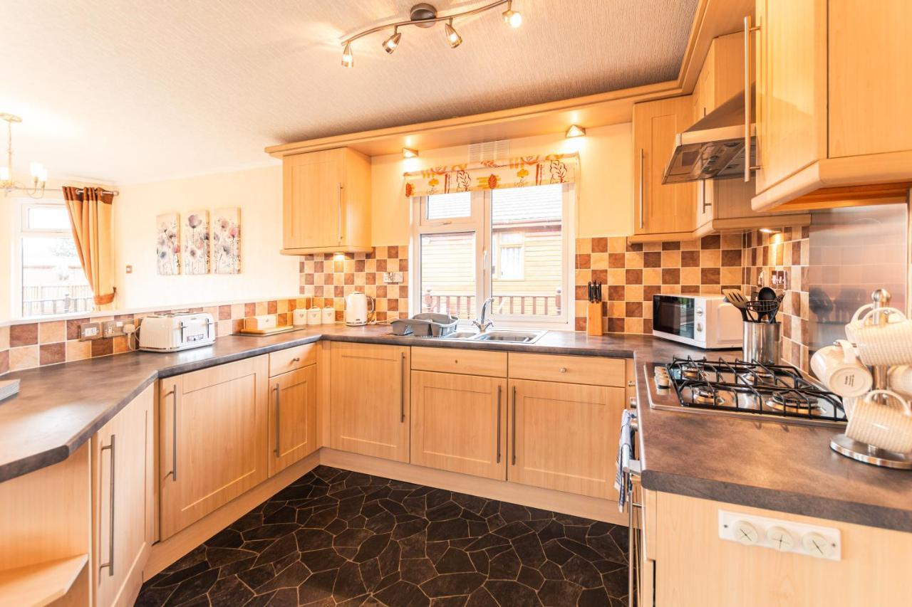 Saffron With Hot Tub Lodge Malton