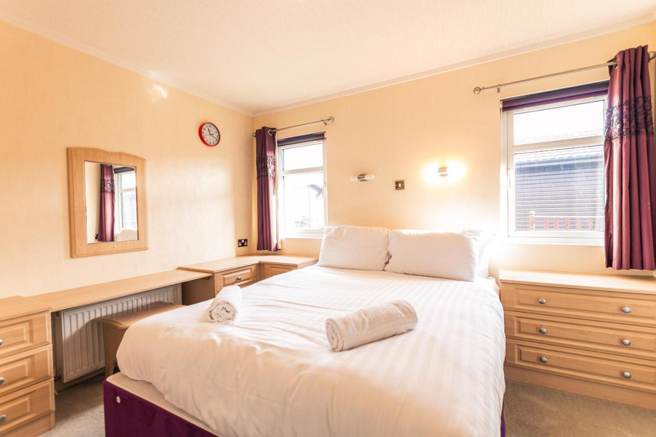 Saffron With Hot Tub Lodge Malton